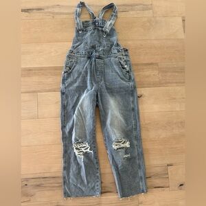 Size small (bump friendly) denim overalls. Only worn once.